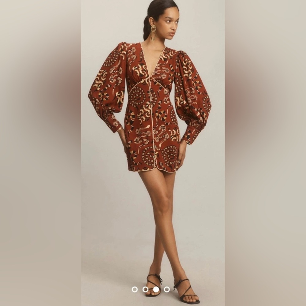 FARM Rio Rust Printed V‑Neck Balloon Sleeve Mini Dress